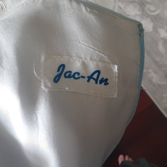 TWO 1970's Jac-An Maxi dresses with detachable capes - Picture 8 of 16